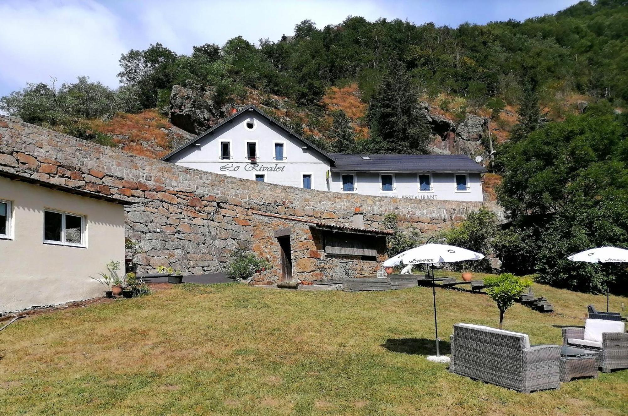 Le Rivalet Hotel Montaigut-le-Blanc  Buitenkant foto