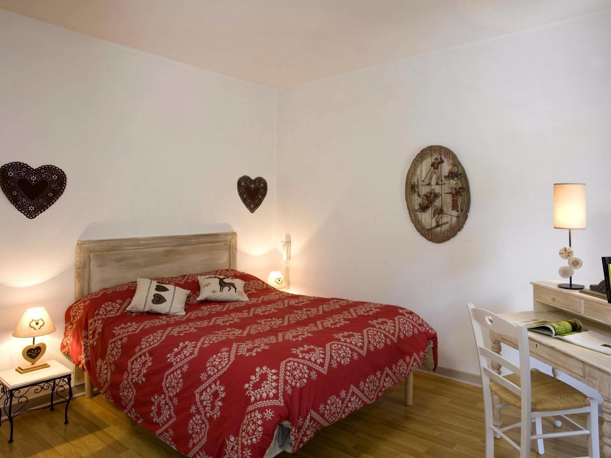 Le Rivalet Hotel Montaigut-le-Blanc  Buitenkant foto