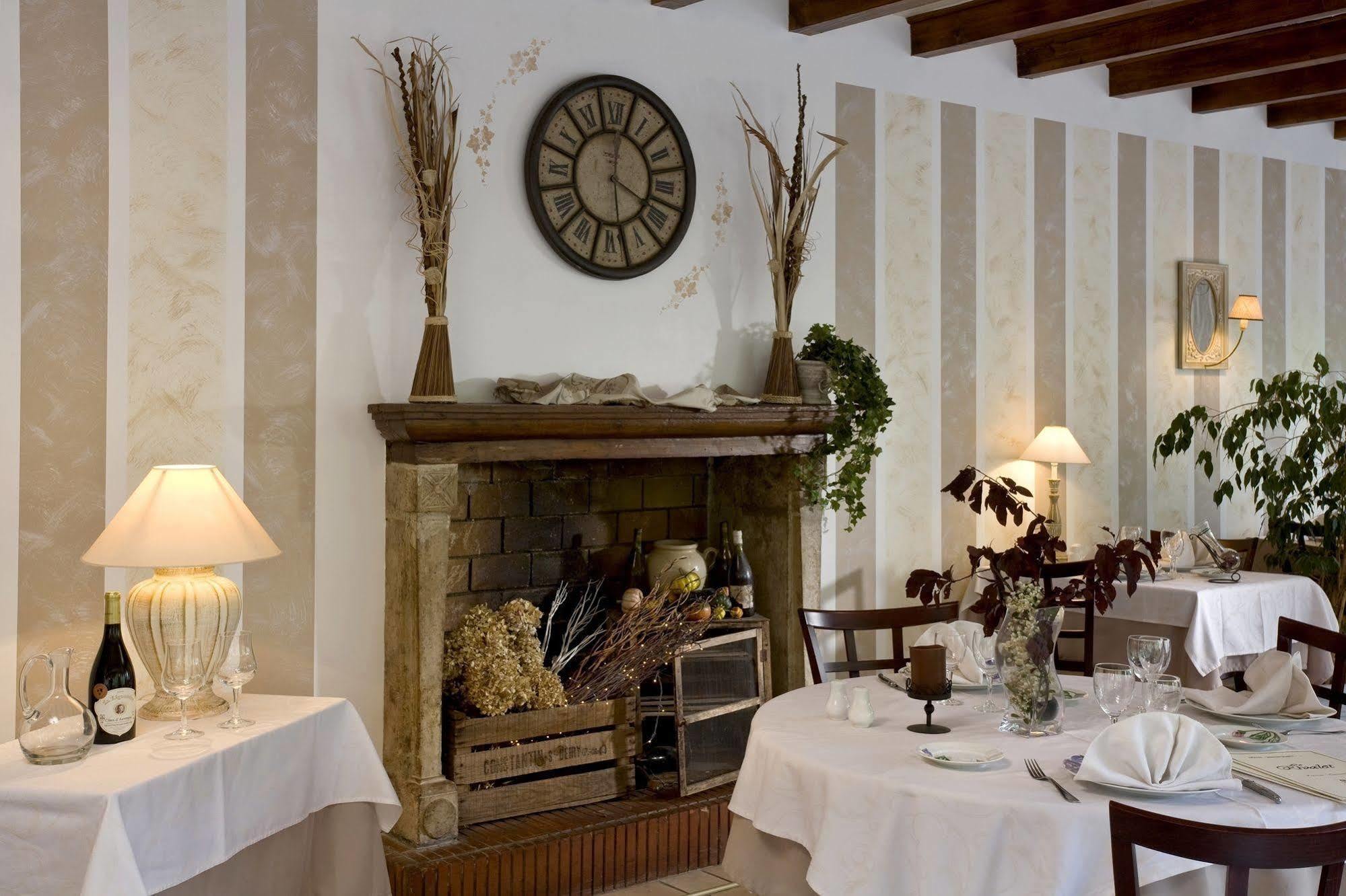 Le Rivalet Hotel Montaigut-le-Blanc  Buitenkant foto